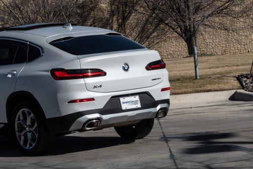2025 BMW X4 xDrive30i