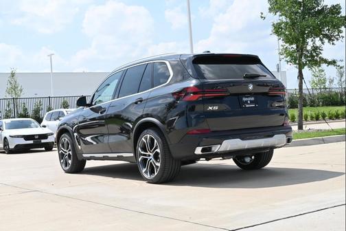 Black Sapphire Metallic 2026 BMW X5 xDrive40i