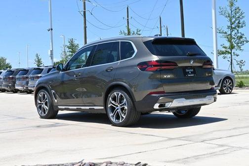 Manhattan Green Metallic 2026 BMW X5 PHEV xDrive50e