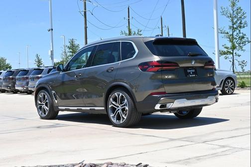 Manhattan Green Metallic 2026 BMW X5 PHEV xDrive50e