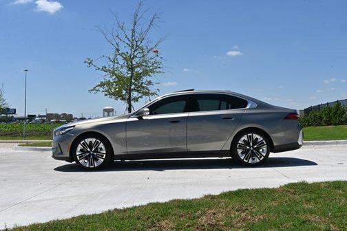 Oxide Grey Metallic 2025 BMW 530 530i