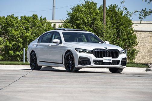 2022 BMW 740 i