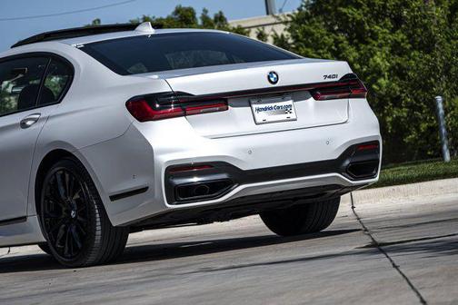 2022 BMW 740 i