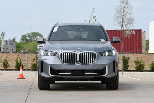 Skyscraper Grey Metallic 2026 BMW X5 xDrive40i