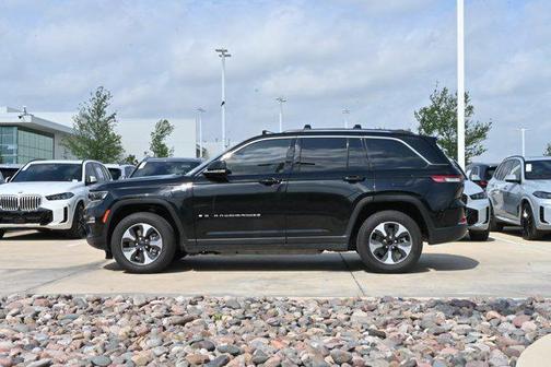 Diamond Black Crystal Pearlcoat 2023 Jeep Grand Cherokee 4xe Base