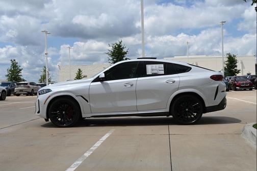 Mineral White Metallic 2027 BMW X6 xDrive40i