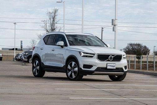 2019 Volvo XC40 T4 Momentum