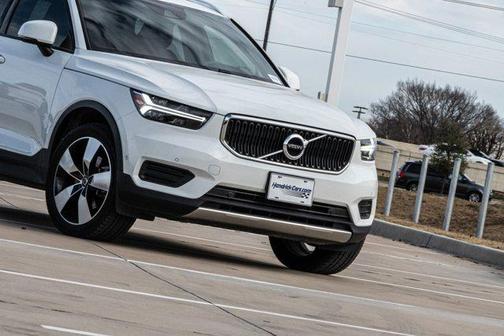2019 Volvo XC40 T4 Momentum