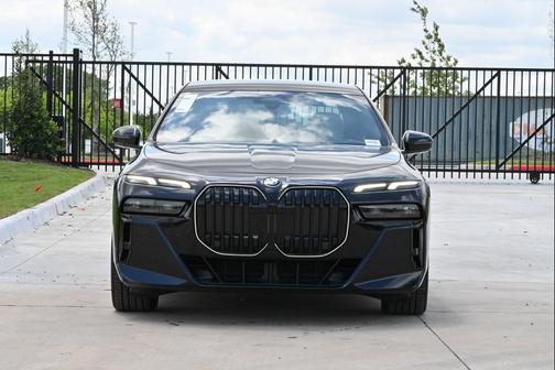 Carbon Black Metallic 2026 BMW 740 740i