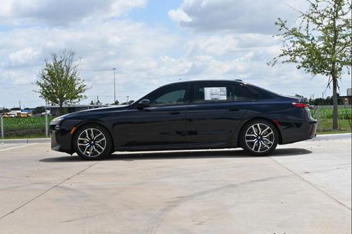 Carbon Black Metallic 2026 BMW 740 740i