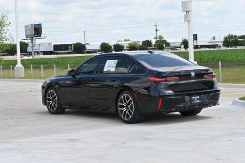 Carbon Black Metallic 2026 BMW 740 740i