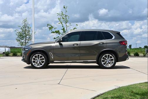 Manhattan Green Metallic 2021 BMW X5 sDrive40i