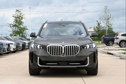 Manhattan Green Metallic 2026 BMW X5 PHEV xDrive50e