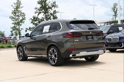 Manhattan Green Metallic 2026 BMW X5 PHEV xDrive50e