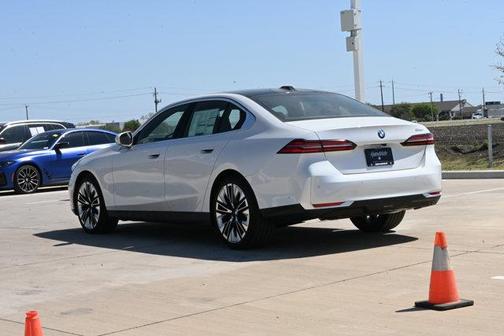 Mineral White Metallic 2026 BMW 530 530i