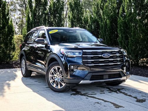 Agate Black 2025 Ford Explorer Active