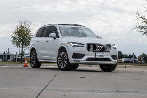 2022 Volvo XC90 T6 Momentum