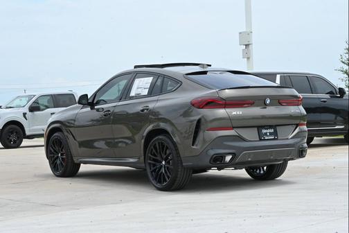 Manhattan Green Metallic 2027 BMW X6 xDrive40i