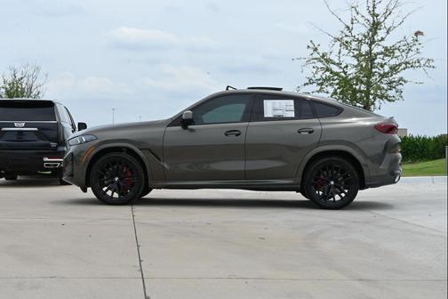 Manhattan Green Metallic 2027 BMW X6 xDrive40i