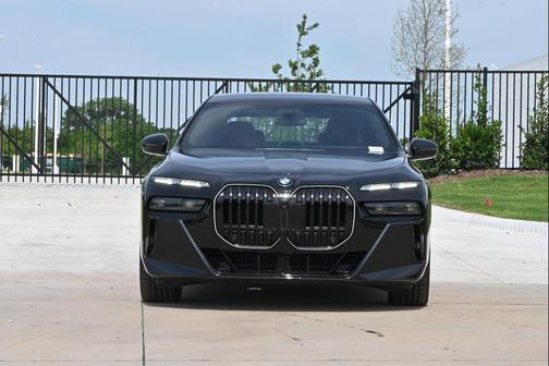 Black Sapphire Metallic 2025 BMW 760 xDrive