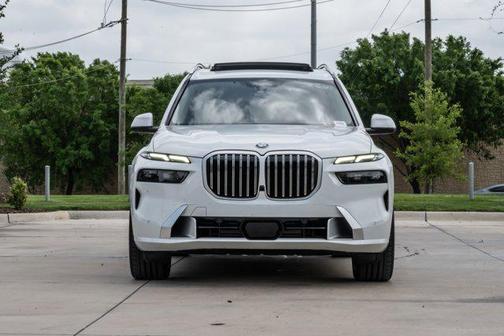 Mineral White Metallic 2025 BMW X7 xDrive40i