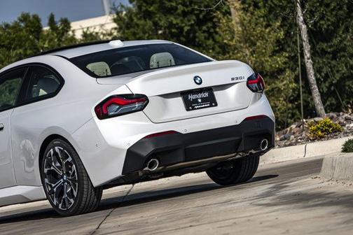 2025 BMW 230 i