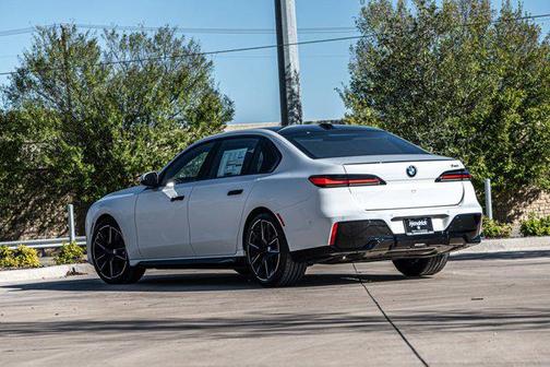 2025 BMW 740 i