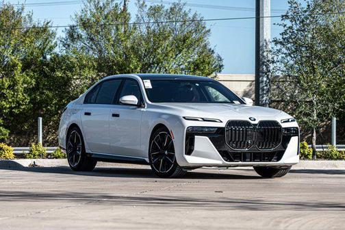 2025 BMW 740 i