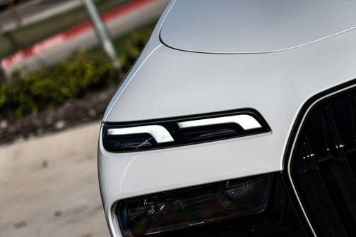 2025 BMW 740 i