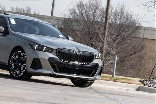 Oxide Grey Metallic 2026 BMW 530 i