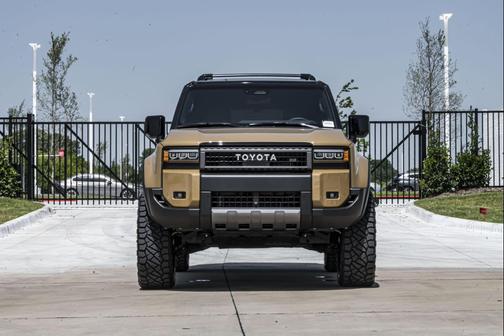 Trail Dust/Gray Scape Roof 2026 Toyota Land Cruiser Base
