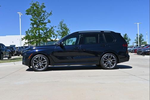 Carbon Black Metallic 2026 BMW X7 xDrive40i