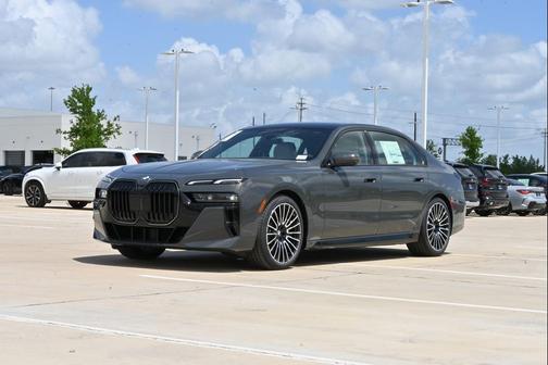 Dravit Grey Metallic 2026 BMW 760 xDrive