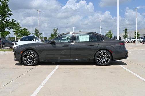 Dravit Grey Metallic 2026 BMW 760 xDrive
