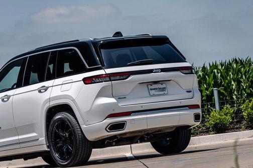 2023 Jeep Grand Cherokee Summit