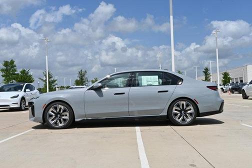 Brooklyn Grey Metallic 2026 BMW 740 740i