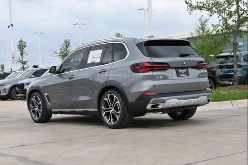 Skyscraper Grey Metallic 2026 BMW X5 PHEV xDrive50e