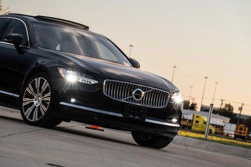 2023 Volvo S90 B6 Plus