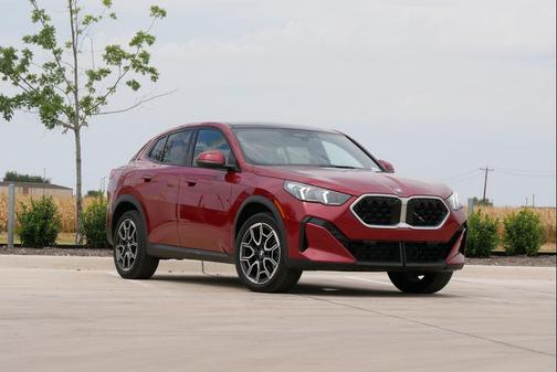 Vegas Red Metallic 2026 BMW X2 xDrive28i