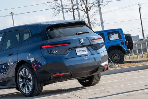 2025 BMW iX xDrive50