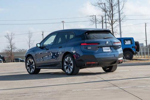 2025 BMW iX xDrive50