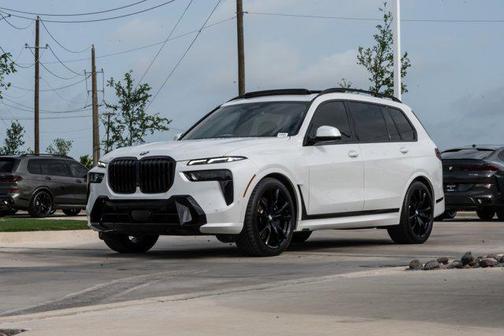 Mineral White Metallic 2025 BMW X7 xDrive40i