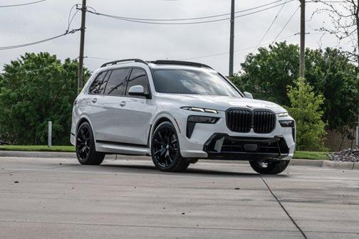 Mineral White Metallic 2025 BMW X7 xDrive40i