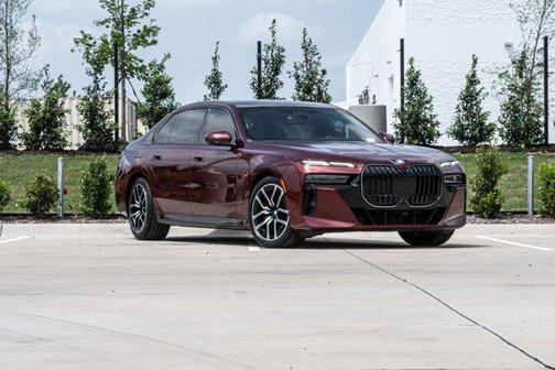 Aventurin Red Metallic 2024 BMW 760 xDrive