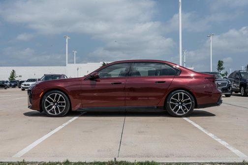 Aventurin Red Metallic 2024 BMW 760 xDrive