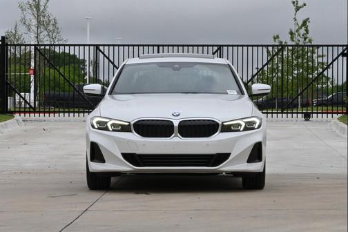Mineral White Metallic 2025 BMW 330 330i