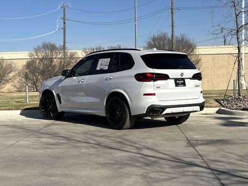Mineral White Metallic 2026 BMW X5 M60i