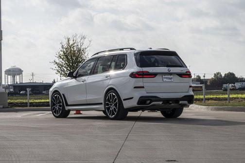 2023 BMW X7 xDrive40i