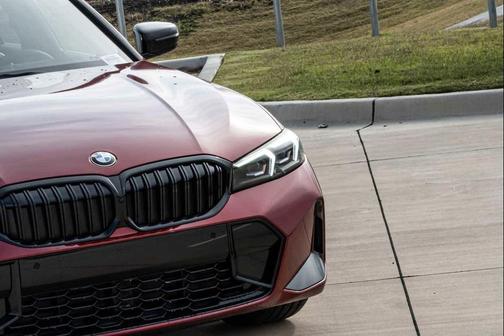 Vegas Red Metallic 2026 BMW 330 330i