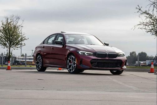 Vegas Red Metallic 2026 BMW 330 330i